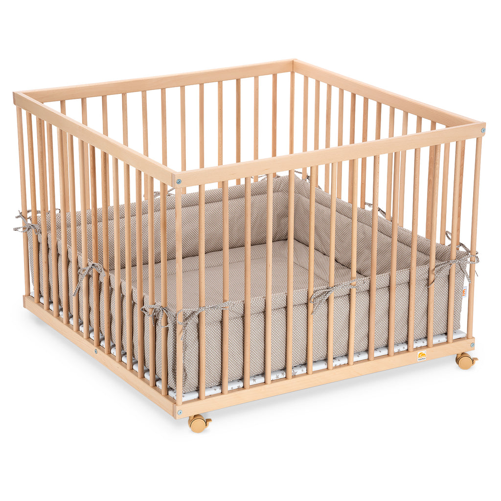 Playpen 100x100 clear varnished